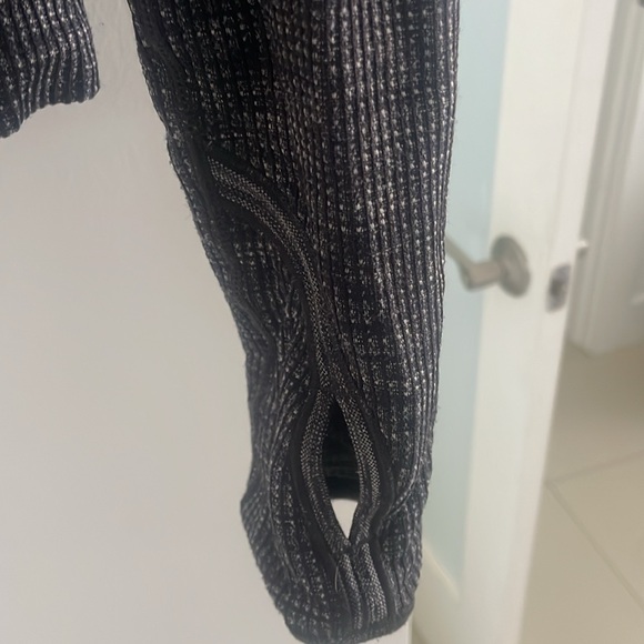 Lululemon half zip - Picture 5 of 8